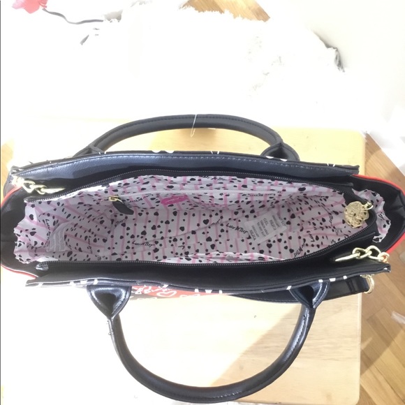 NWT, Betsey Johnson, Faux Leather, Shoulder Bag. - Picture 4 of 8